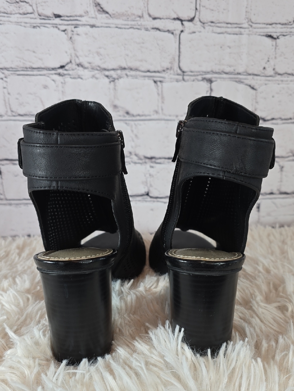 A.N.A. A New Approach 'Trout' Black Perforated Block Heel Sandals Size 8.5 - Picture 8 of 16